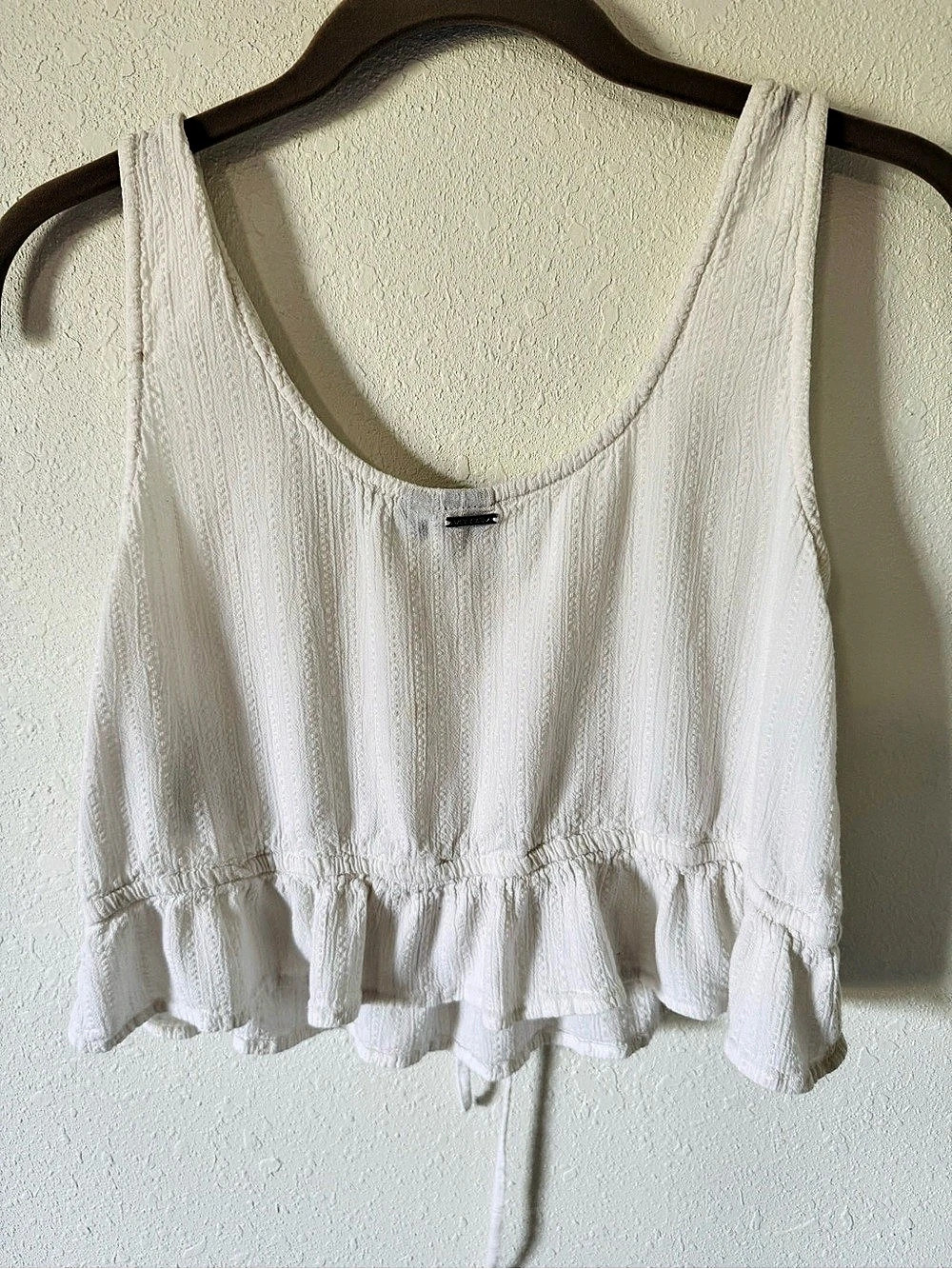 Volcom Textured Ruffle Tank Top in White Size Small - Picture 2 of 4